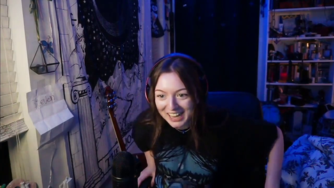 Jadeisaboss has emotional call with her mom after seeing Pokimane and XQC react to her clip