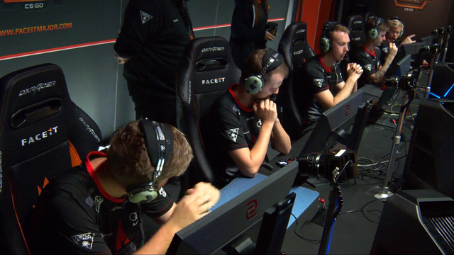 Astralis strat calls in sign language