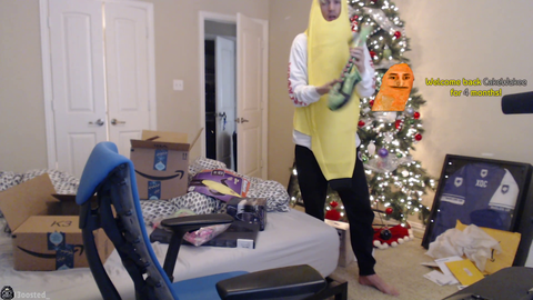 xQc gets an interesting costume