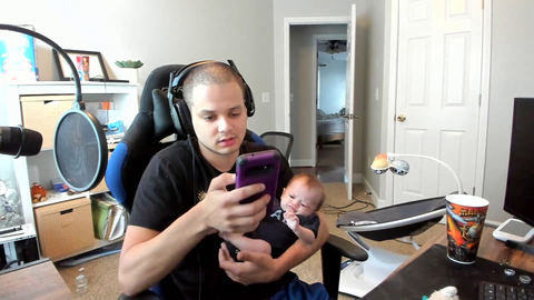 Erobb's baby says Hi to chat