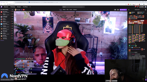 Macaiylas Crimson Karambit Knife Chin