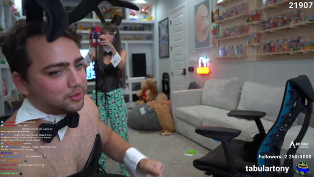 xQc Reacts To Mizkifs Cosplay...