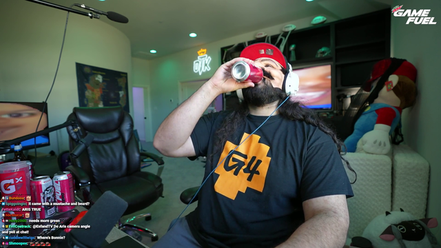 Esfand finally turns off his camera filter.