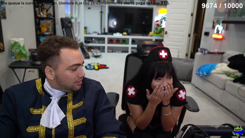 Cinna meets Pokimane at Twitchcon