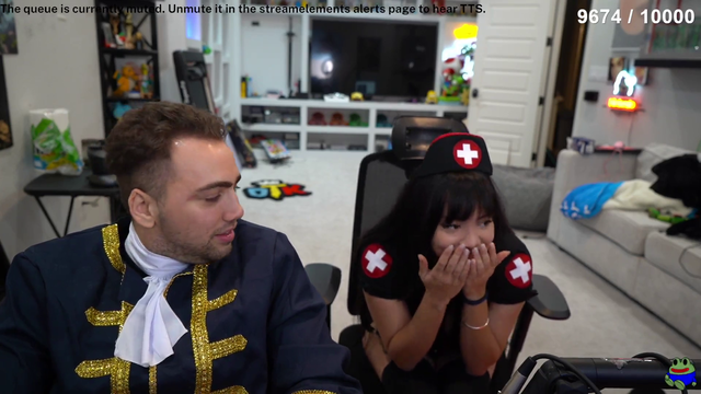 Cinna meets Pokimane at Twitchcon