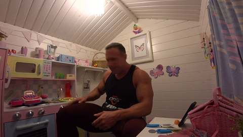 Streamer shows off new house.