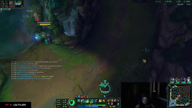T1 hooks an opponent