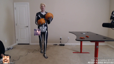 xQc does an ad for JustChatting