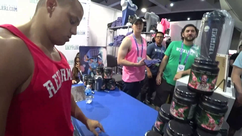 xQc tells Tyler where all of his muscle is.