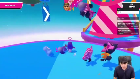 Streamers plays Fall Guys and fails.
