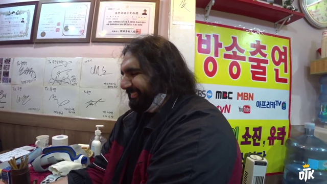Korean palm reader makes a shocking prediction about Esfand