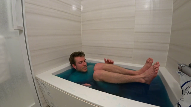 Just bathing streamer Jake narrowly pulls off the infamous KBK ROTATION ROLL TECHNIQUE