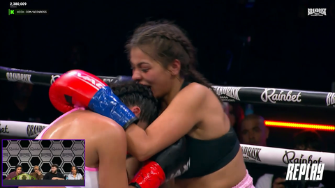 female boxer bites the head of her opponent
