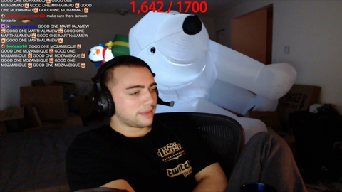 m0xyy gets Mizkif