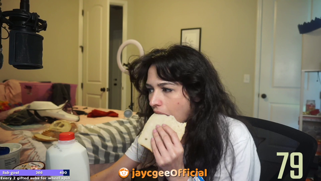 Sadistic streamer eats bread and gambles away money while boyfriend is dying