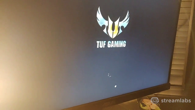 Zoil turns on his new PC for the first time