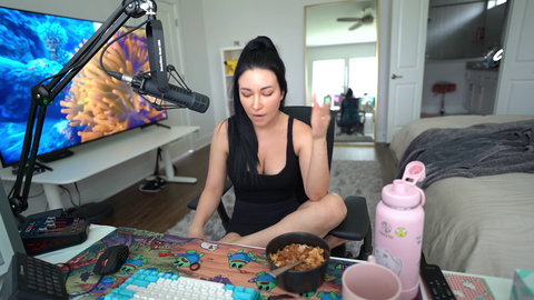 Alinity gets recognized on the street