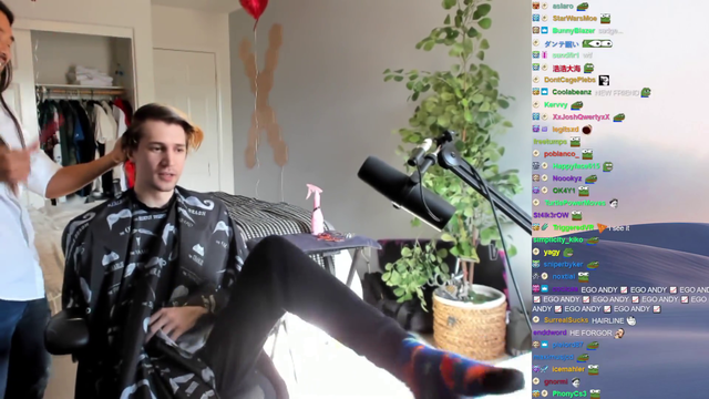 XQC gets his phone hacked multiple times