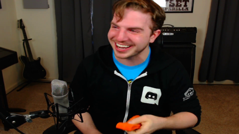 Streamer breaks down after raising over 10k for his mom after a 24 hour stream