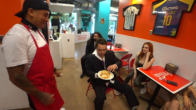 Mizkif Reviews Restaraunt's Food