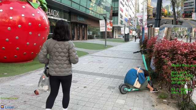 Busan hobbit gets mad and scares a pedestrian