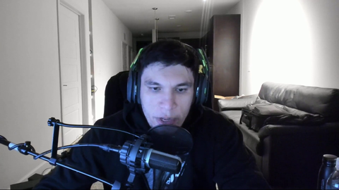 xQc makes fun of the disabled
