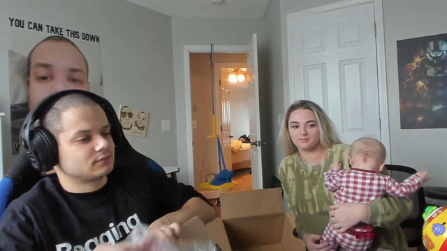 Erobb gives a Christmas present to Emmy