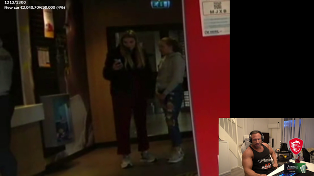 Girls taking pictures of knuts ass