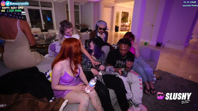 Minx loses her mind on xqc sleeping