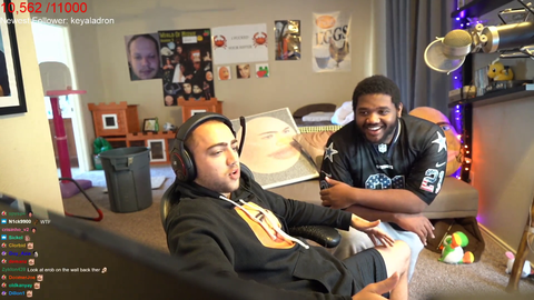 Dareon shows Mizkif his dong