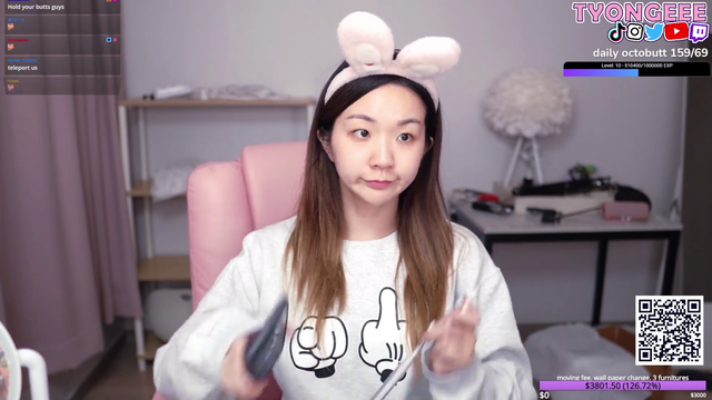 Korean auntie tries to say 'No mic' using sign language