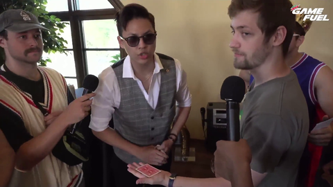 Magician at OTK event does insane card trick for Soda
