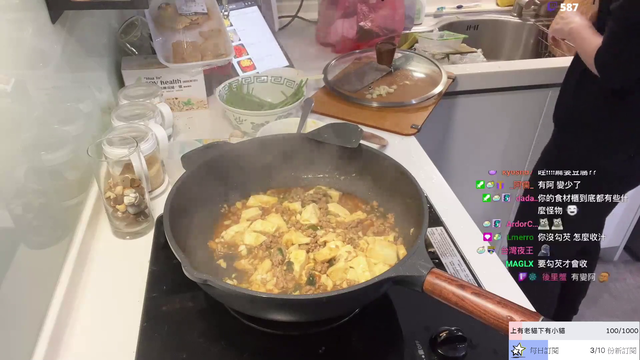 林芙芙 - Streamer eats her own food