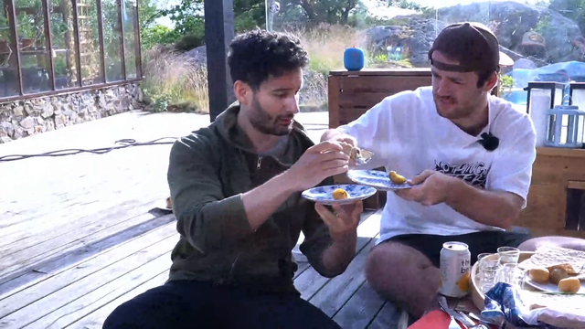Nymn and Zealand eating surströmming