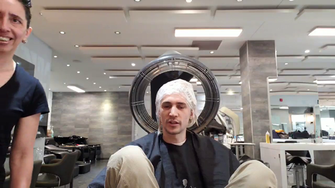 Hair Stylist Realizes xQc is Streaming