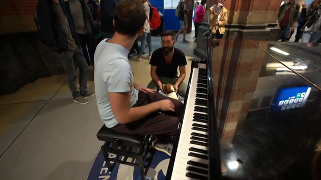 Reckful goes ham on the piano
