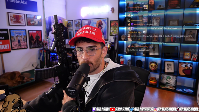 Hasan shows off his Asmongold cosplay