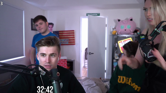 QT interrupts Ludwigs stream with ConnorEatsPants and jschlatt to announce a surprise event