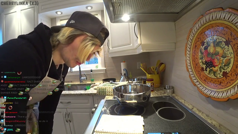 xQc has a fight with his fridge