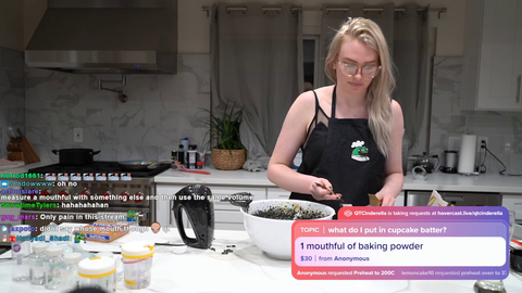 QTCinderella bakes a cake