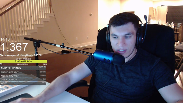 Trainwrecktv, hottest girl on twitch is a dude!