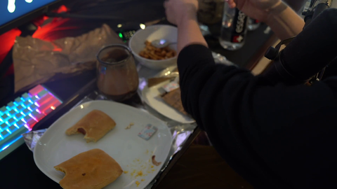 Sodapoppin testing 300 year old MRE, instantly suffers from food poisoning and brain damage