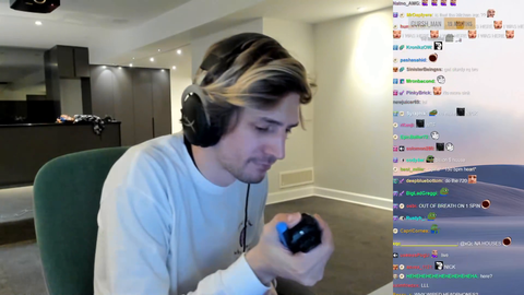 xQc uses a walkie-talkie to communicate to his brother