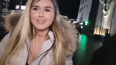 Female streamer gets streamsniped by a horde of fangirls
