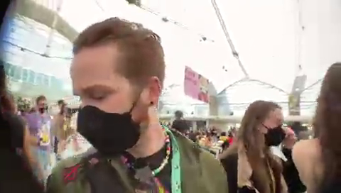 Hasan caught at the Twitchcon LEGO booth
