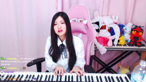 Korean streamer Hachubby has a beautiful moment ruined by her keyboard