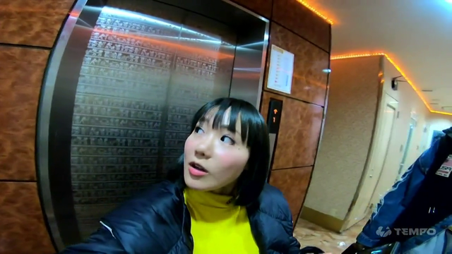 Kaho Shibuya decides to take the stairs
