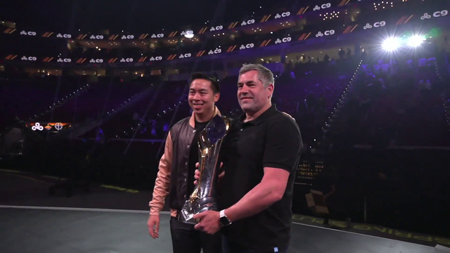 LCS commentators find one happy fan
