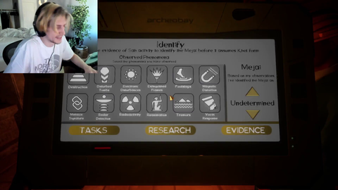 xQc defending himself irl from a horror game