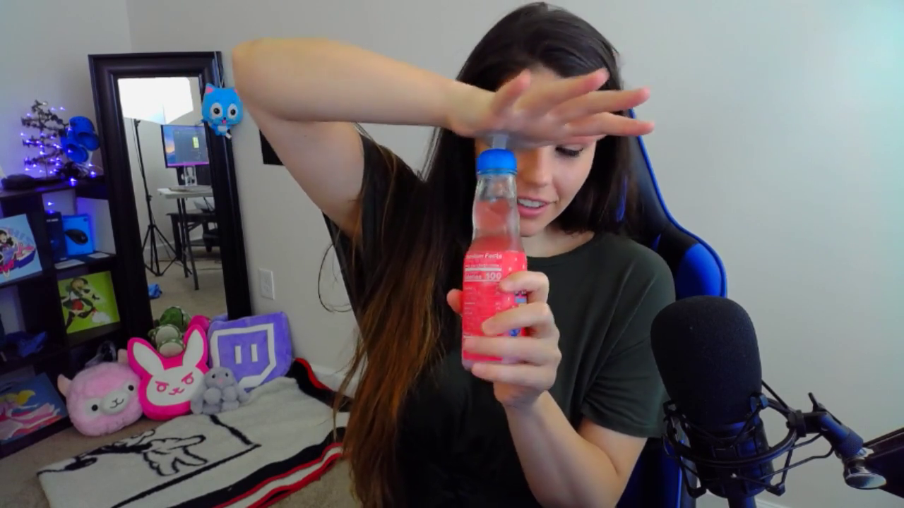 Typical Girl streamer moment in the Just Chatting section